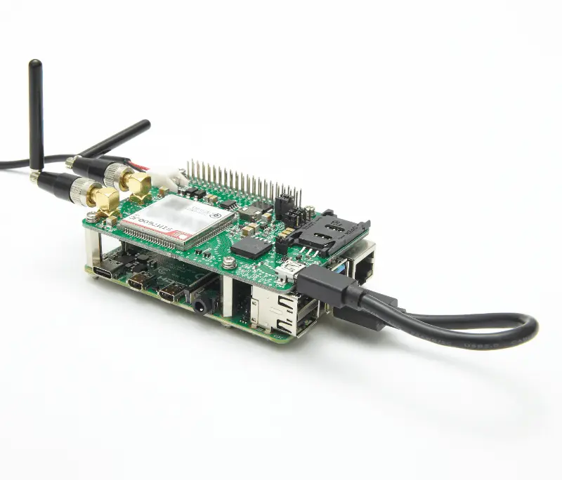 ラズベリーパイに4GPiをスタックした様子